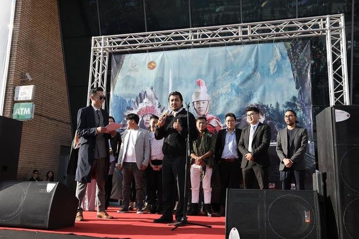 ”Өргөө”-д Гурван найз эргэж ирлээ